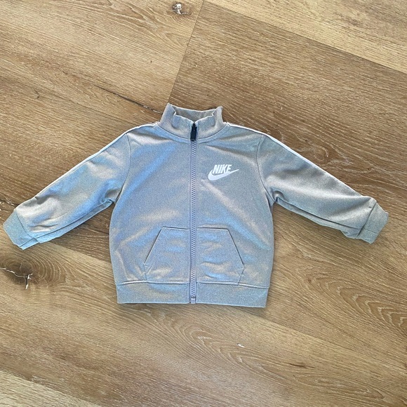 Nike: Sportswear Club Dri-FIT - Picture 4 of 16